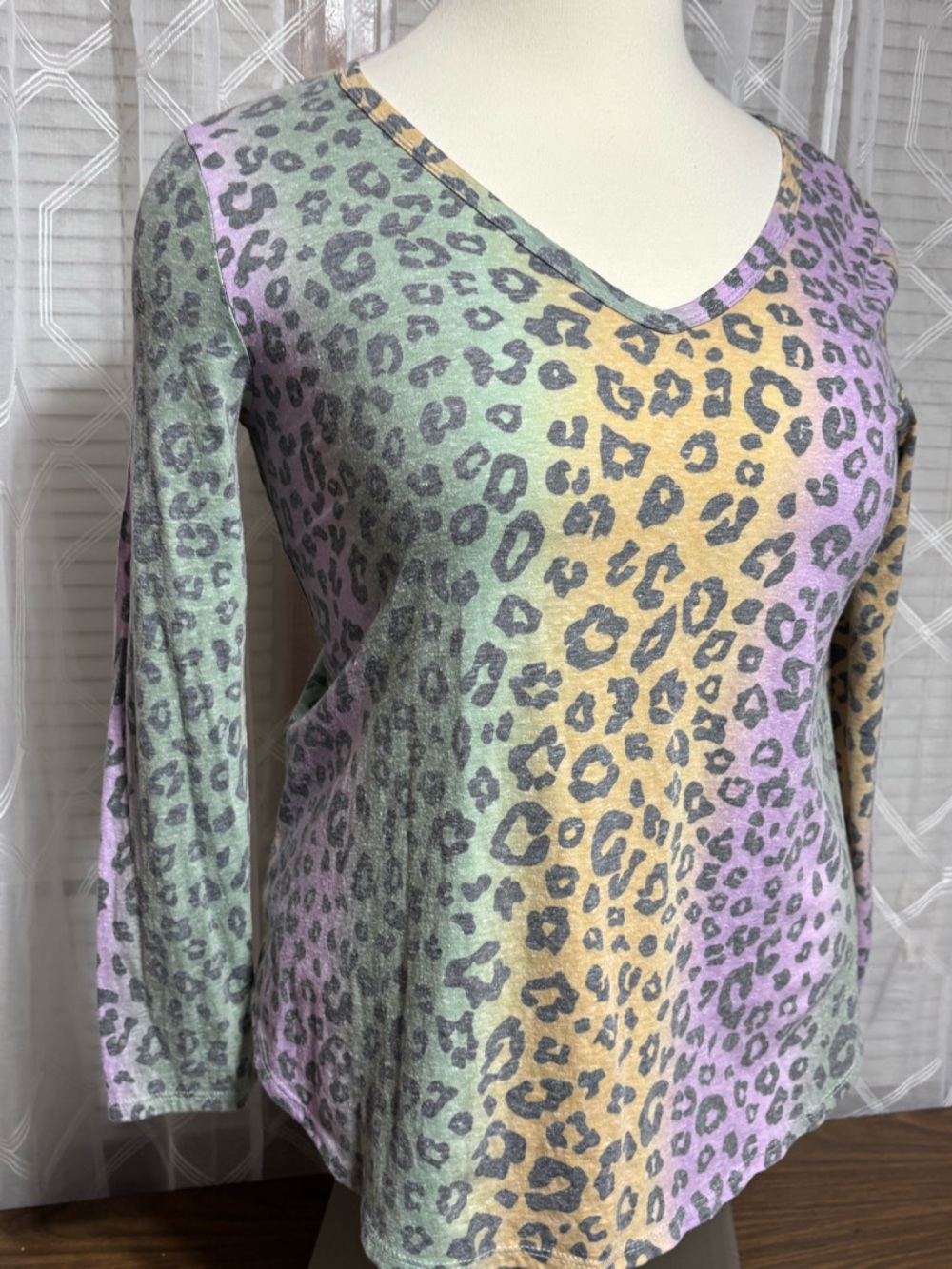 BIBI 2X Pastel Women’s Leopard Print V-Neck Top 23”p2p 28”L